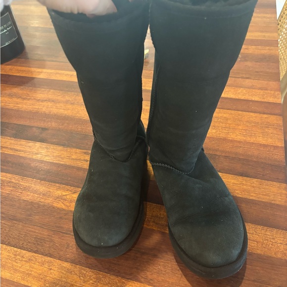 UGG Black Winter Boots - Picture 1 of 3